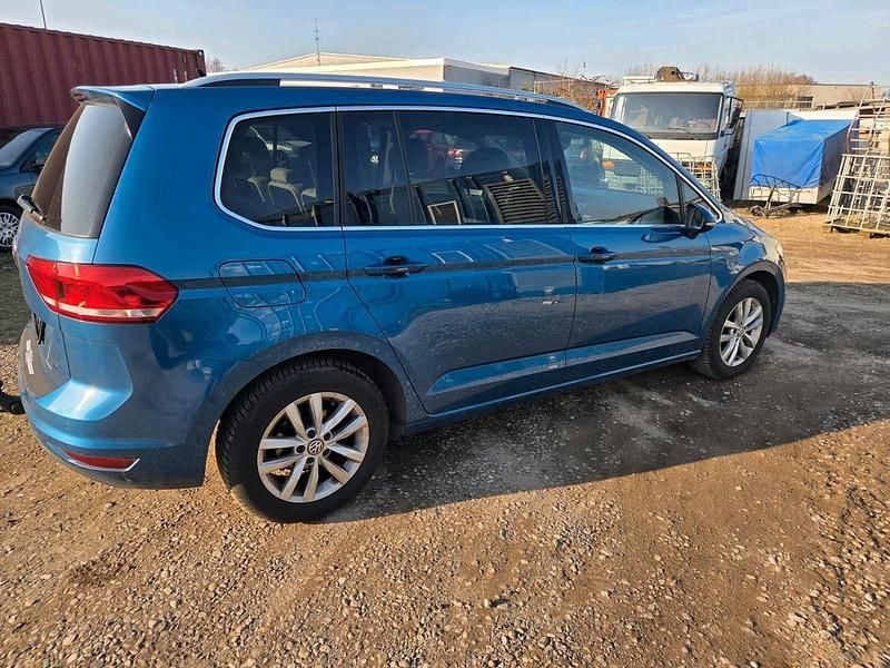 Gebraucht VW Touran 150 PS (110 kW) 2018 Blau Van / Kleinbus