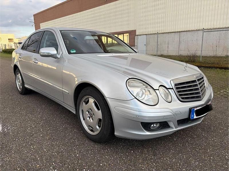 Gebraucht Mercedes E220 170 PS (125 kW) 2007 Silber Limousine
