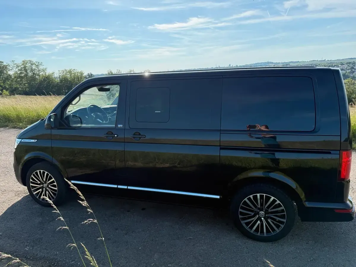 Używany VW Multivan 150 KM (110 kW) 2022 Czarny Minivan