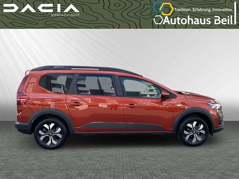Neu Dacia Jogger Expression 110 PS (80 kW) 2025 Terracottabraun metallic Van / Kleinbus