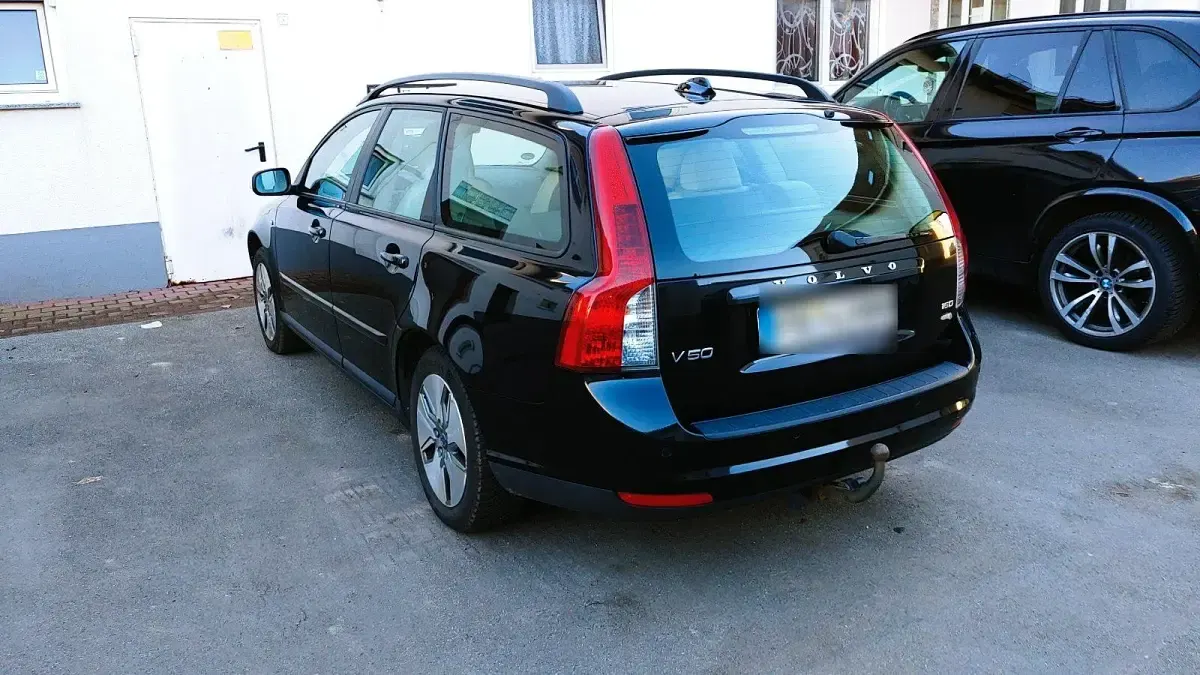 Usado Volvo V50 109 CV (80 kW) 2009 Negro Familiar