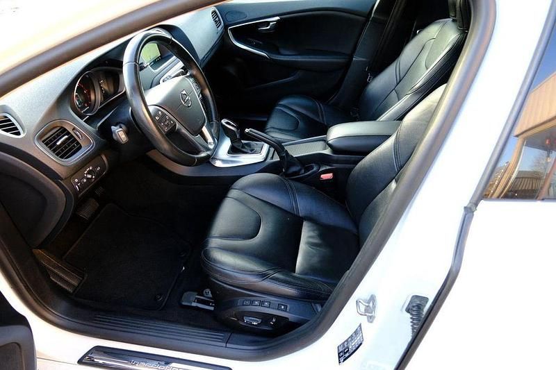 Gebraucht Volvo V40 120 PS (88 kW) 2017 Weiß Limousine