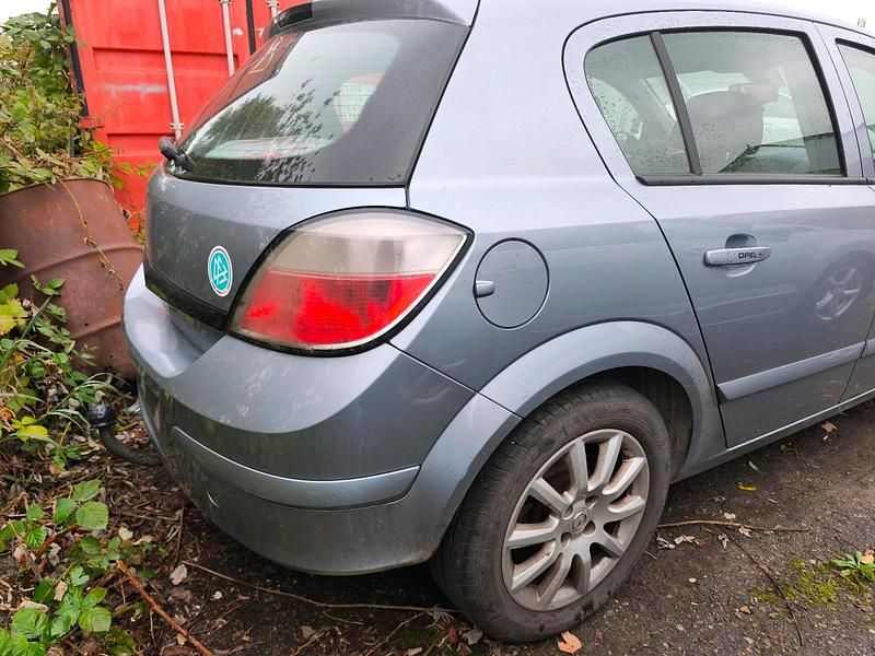 Gebraucht Opel Astra 90 PS (66 kW) 2006 Grau Limousine