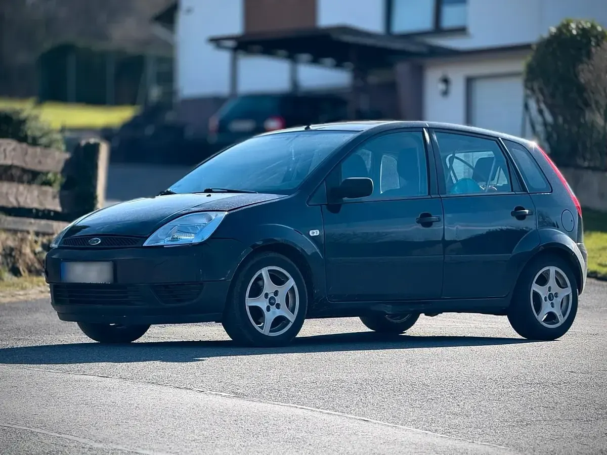 Gebraucht Ford Focus 90 PS (66 kW) 2005 Schwarz Kleinwagen