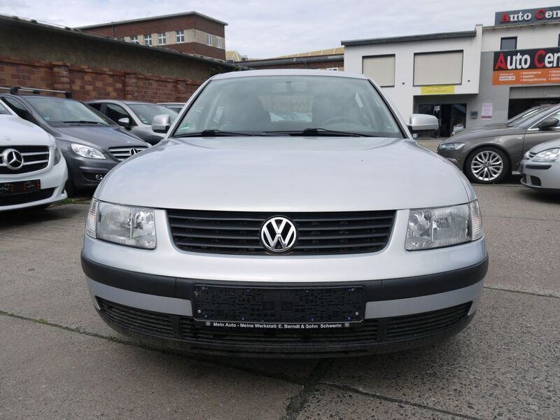 Second-hand VW Passat 101 CP (74 kW) 1999 Argintiu Berlinǎ