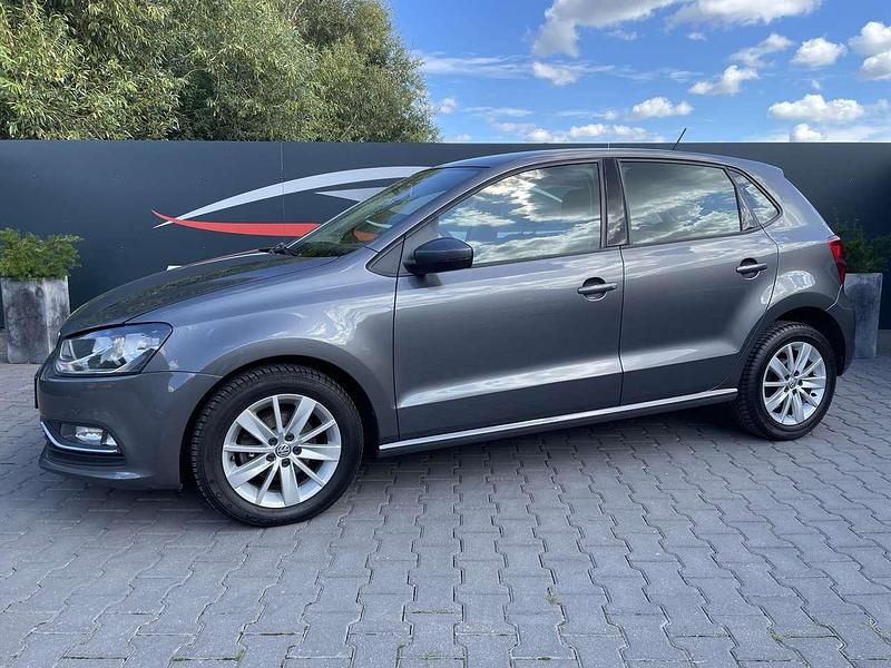 Grau Gebraucht 2015 VW Polo Comfortline Kleinwagen | 6.490 € (Guter Preis) - Bild 1/4
