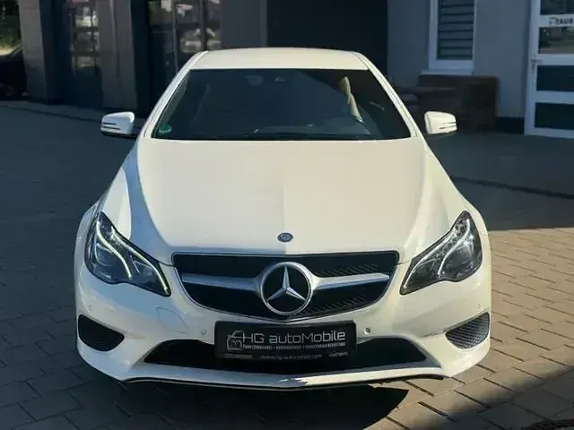 Gebraucht Mercedes E200 185 PS (136 kW) 2015 Weiß Coupé