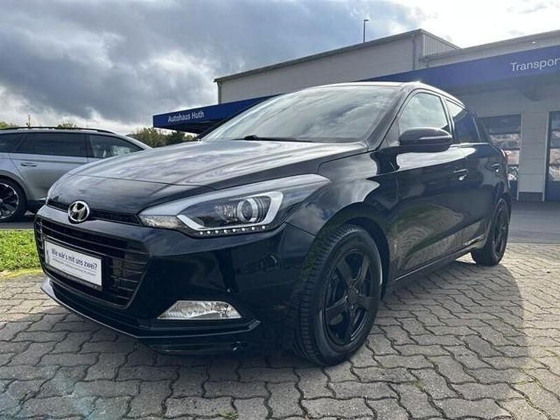 Phantom black minera Gebraucht 2017 Hyundai i20 Style Limousine | 10.490 € (Fairer Preis) - Bild 1/4
