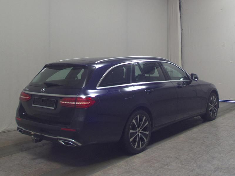 Gebraucht Mercedes E300 Avantgarde 306 PS (225 kW) 2022 Schwarz Kombi