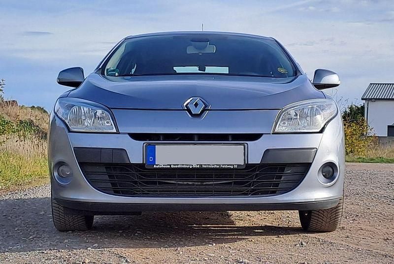 Gebraucht Renault Mégane Dynamique 131 PS (96 kW) 2010 Limousine