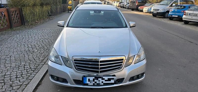 Silber Gebraucht 2011 Mercedes E250 Kombi | 7.100 € (Superpreis) - Bild 1/4