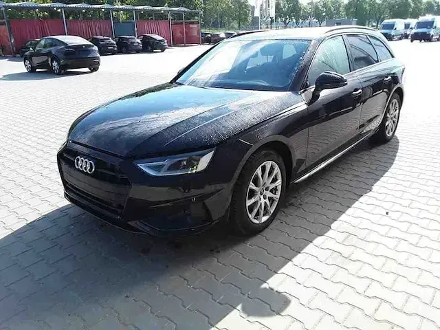 Gebraucht Audi A4 Advanced Plus 150 PS (110 kW) 2023 Mythosschwarz metallic Kombi