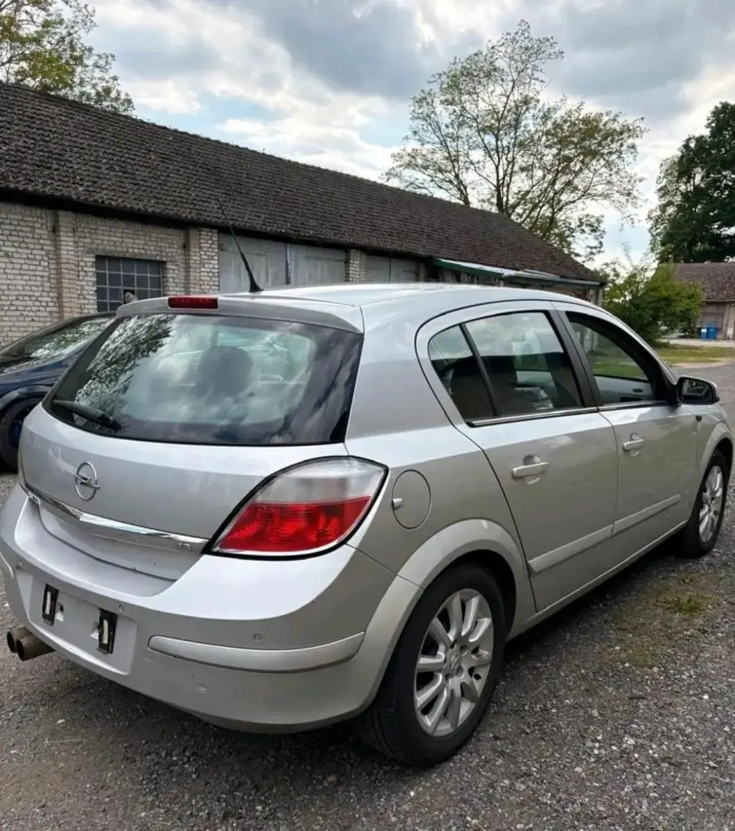 Gebraucht Opel Astra 125 PS (91 kW) 2004 Silber Limousine
