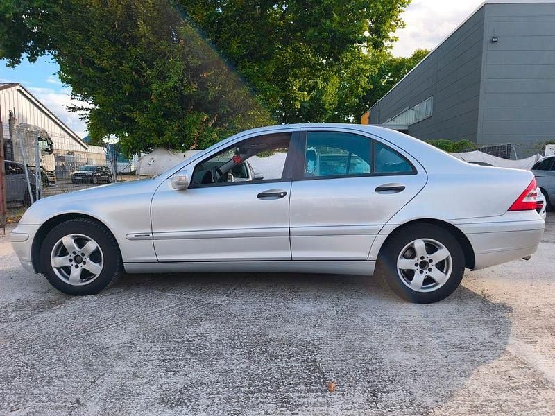 Gebraucht Mercedes C220 Classic 143 PS (105 kW) 2003 Silber Limousine