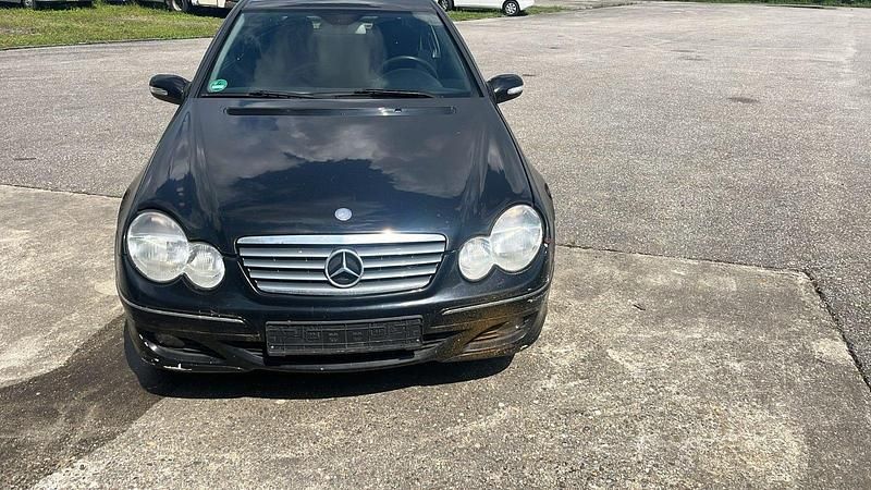 Schwarz Gebraucht 2005 Mercedes C160 Coupé | 500 € (Fairer Preis) - Bild 1/4