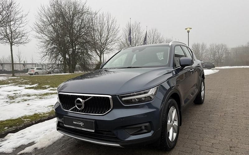 Blau Gebraucht 2021 Volvo XC40 Momentum SUV | 26.890 € (Fairer Preis) - Bild 1/2