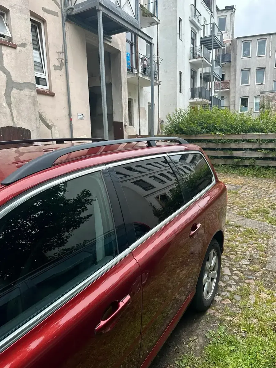 Gebraucht Volvo V70 173 PS (127 kW) 2010 Rot Kombi
