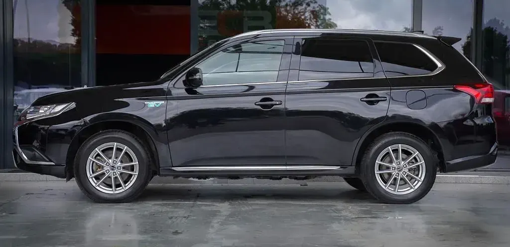 Gebraucht Mitsubishi Outlander P-HEV 135 PS (99 kW) 2020 Schwarz SUV