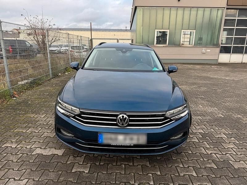 Blau Gebraucht 2020 VW Passat Kombi | 16.500 € (Superpreis) - Bild 1/4