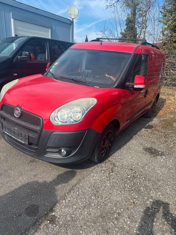 Gebraucht Fiat Doblò 90 PS (66 kW) 2014 Rot Van / Kleinbus