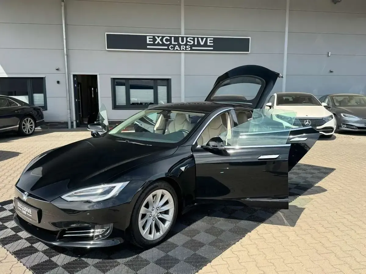 Second-hand Tesla Model S 386 kW (525 CP) 2018 Negru Hatchback