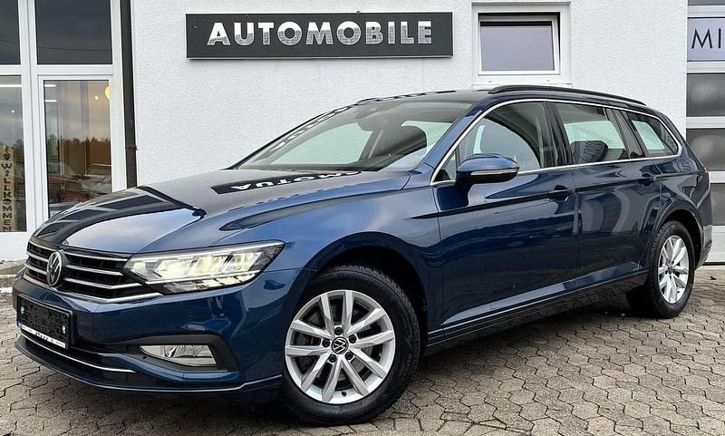Aquamarinblau metallic Gebraucht 2023 VW Passat Business Kombi | 28.969 € (Fairer Preis) - Bild 1/4