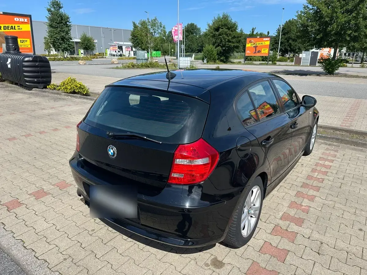 Gebraucht BMW 116 122 PS (89 kW) 2011 Schwarz Kleinwagen