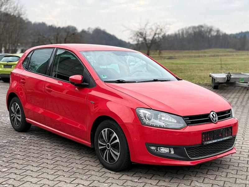 Gebraucht VW Polo Life 90 PS (66 kW) 2013 Rot Kleinwagen
