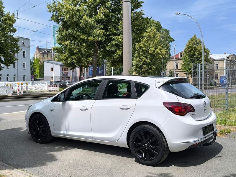 Gebraucht Opel Astra Style 136 PS (100 kW) 2014 Weiß Limousine