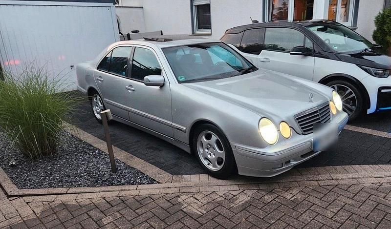 Gebraucht Mercedes E200 2000 Silber Limousine
