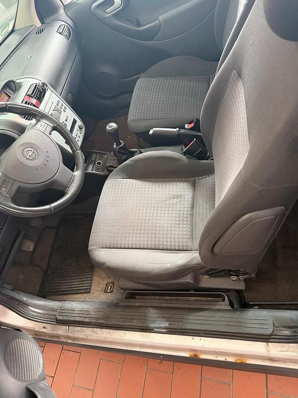 Gebraucht Opel Corsa 80 PS (58 kW) 2005 Silber Kleinwagen