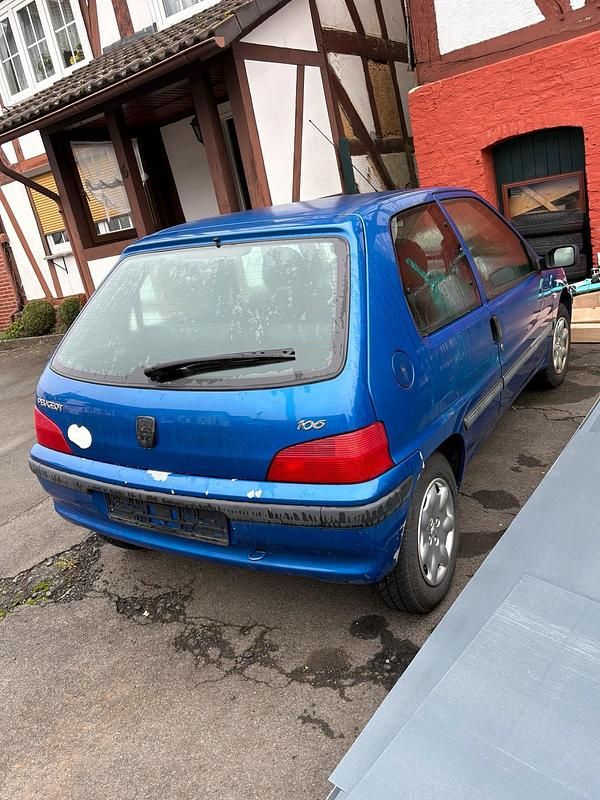 Blau Gebraucht 2002 Peugeot 106 Kleinwagen | 399 € - Bild 1/4