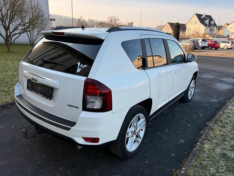 Gebraucht Jeep Compass 163 PS (119 kW) 2013 Weiß SUV