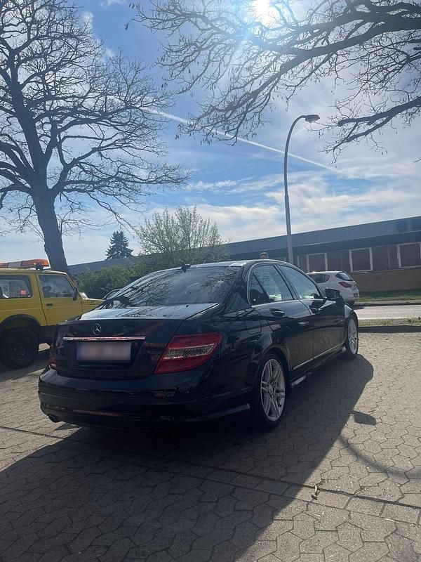 Używany Mercedes C320 224 KM (164 kW) 2007 Czarny Sedan/Limuzyna
