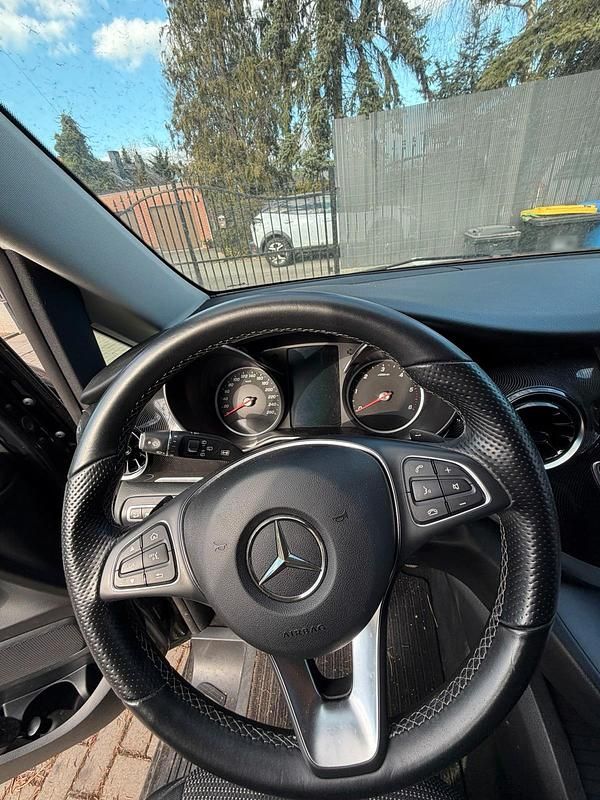 Gebraucht Mercedes V300 237 PS (174 kW) 2021 Schwarz Van / Kleinbus
