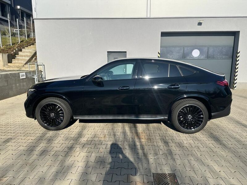 Schwarz Gebraucht 2024 Mercedes GLC300 AMG line Coupé | 67.235 € (Fairer Preis) - Bild 1/4
