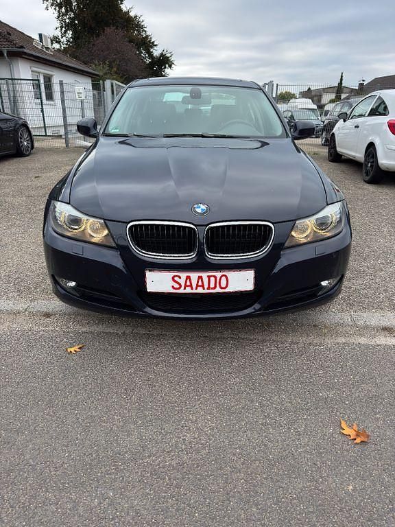 Blau Gebraucht 2009 BMW 320 Sport Line Limousine | 5.999 € (Guter Preis) - Bild 1/4