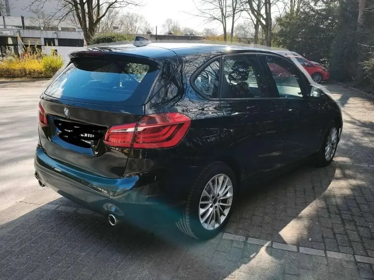 Gebraucht BMW 218 Active Tourer Advantage 150 PS (110 kW) 2021 Schwarz Van / Kleinbus