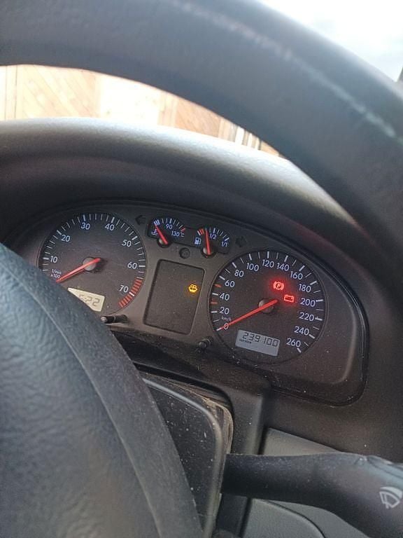 Gebraucht VW Passat Basis 125 PS (91 kW) 1998 Silber Limousine