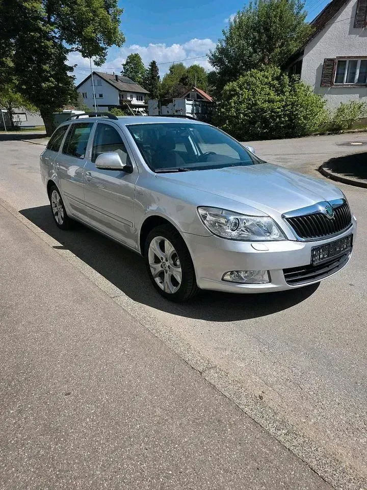 Używany Skoda Octavia 160 KM (117 kW) 2011 Srebrny Kombi