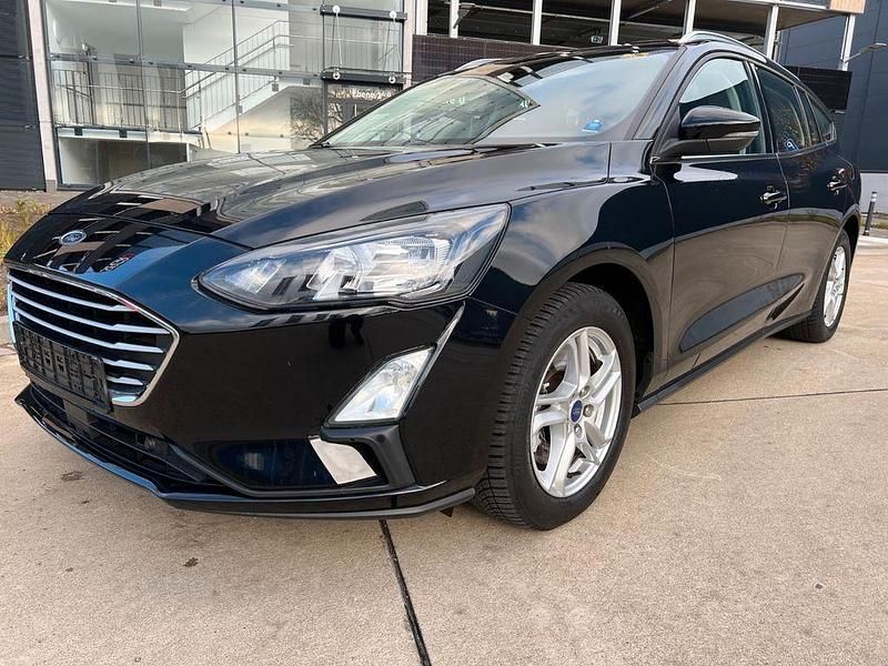 Schwarz Gebraucht 2021 Ford Focus Limousine | 15.890 € (Guter Preis) - Bild 1/4