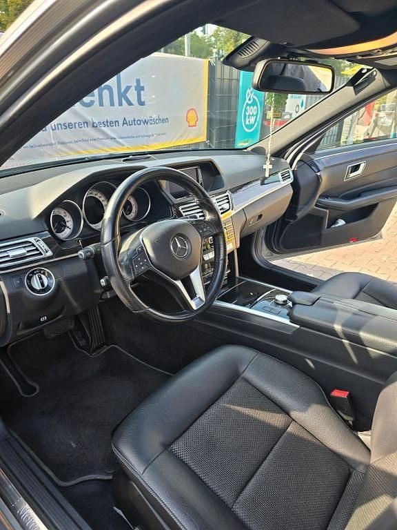 Gebraucht Mercedes E250 204 PS (150 kW) 2013 Grau Limousine