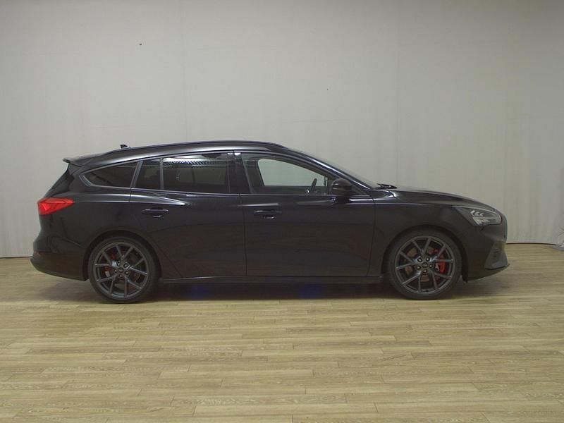 Schwarz Gebraucht 2021 Ford Focus ST-Line Kombi | 19.980 € (Guter Preis) - Bild 1/4