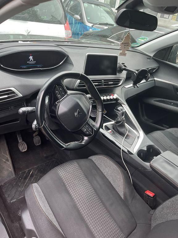 Gebraucht Peugeot 3008 Active 131 PS (96 kW) 2018 Grün SUV