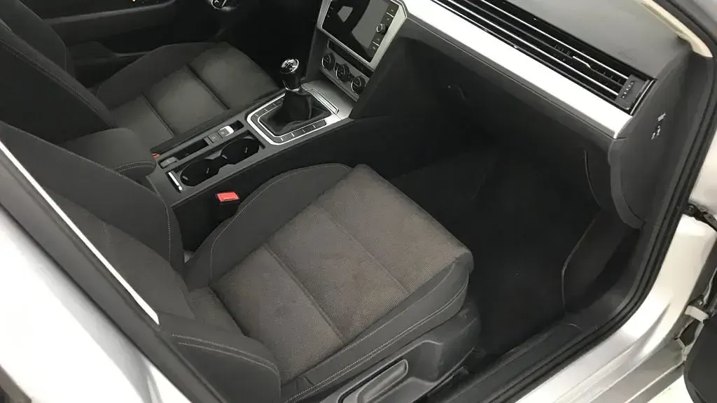 Gebraucht VW Passat Comfortline 150 PS (110 kW) 2018 Silber Limousine