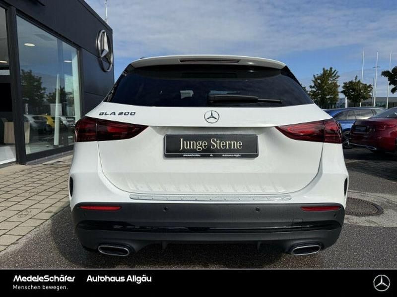 Gebraucht Mercedes GLA200 AMG 163 PS (119 kW) 2024 Unilack polarweiß SUV
