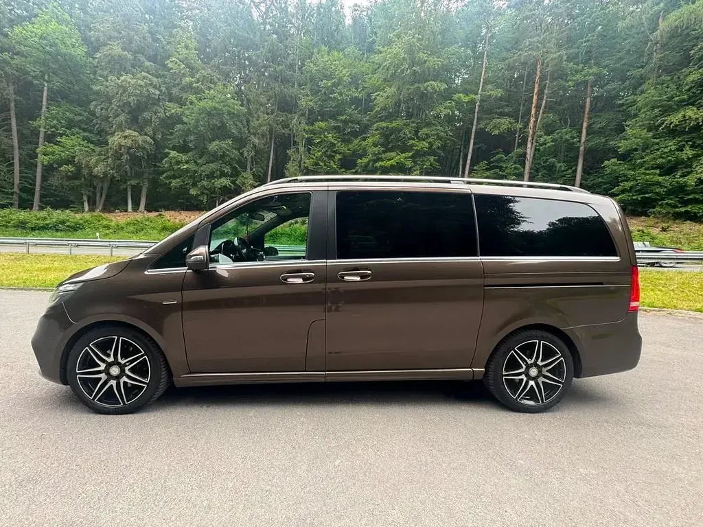 Gebraucht Mercedes V250 Avantgarde Edition 190 PS (139 kW) 2017 Braun Van / Kleinbus