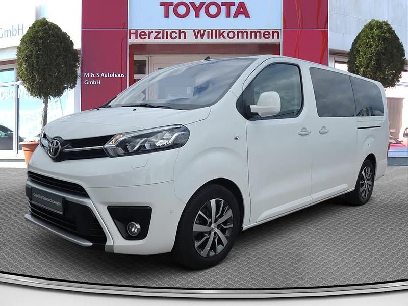 Schaumweiß Gebraucht 2022 Toyota Proace Verso Comfort Kombi | 35.520 € (Fairer Preis) - Bild 1/4