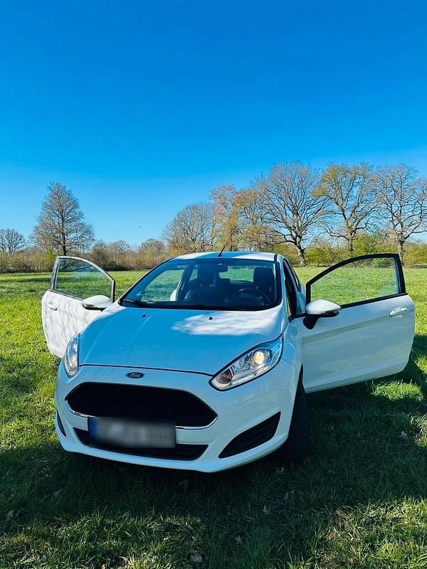 Second-hand Ford Fiesta 69 CP (50 kW) 2017 Alb Hatchback