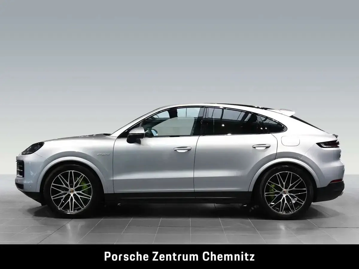 Gebraucht Porsche Cayenne E-Hybrid 470 PS (345 kW) 2024 Silber SUV